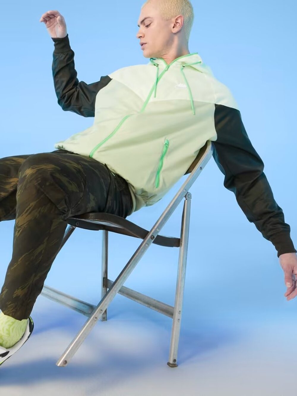 Nike Sportswear Windrunner Hooded Jacket in Honeydew / Lime Ice Size S NWT $100